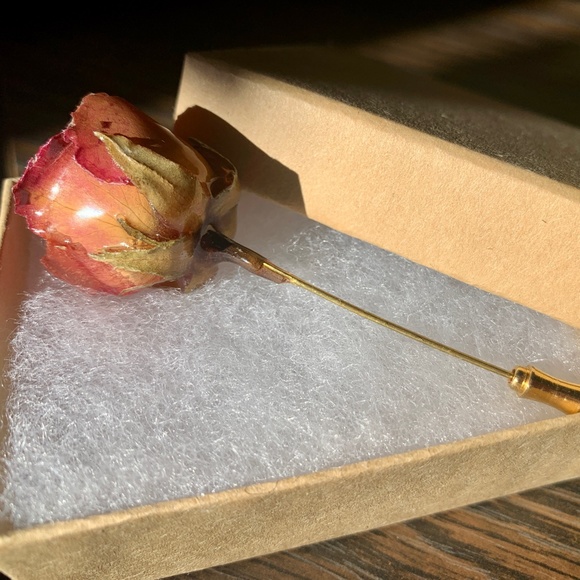 🌹Vintage Natural Preserved Rose Flower Stick Pin Brooch - Gorgeous🌹 - Picture 3 of 10